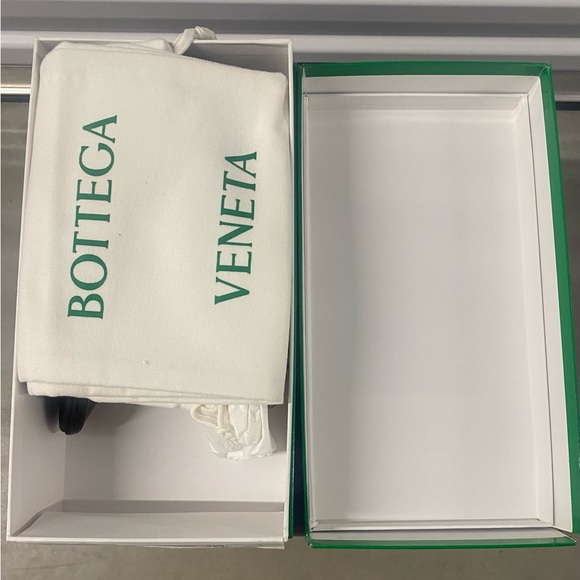 Bottega Veneta
Black and Gold ball High-Heeled Sandal - Picture 11 of 15